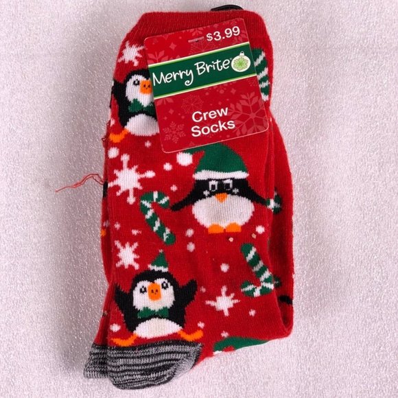 MERRY BRITE Women's Red Penguin Crew Sock - Picture 1 of 3